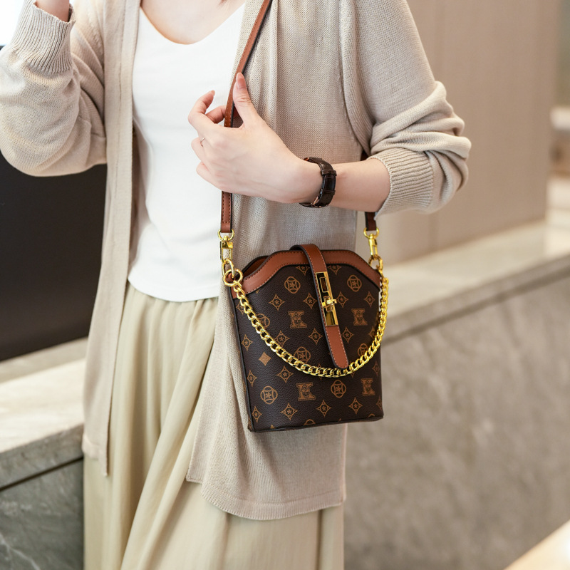 Free shipping 2026 new style high end light luxury women's bag versatile fashionable elegant print design shoulder bag crossbody bag