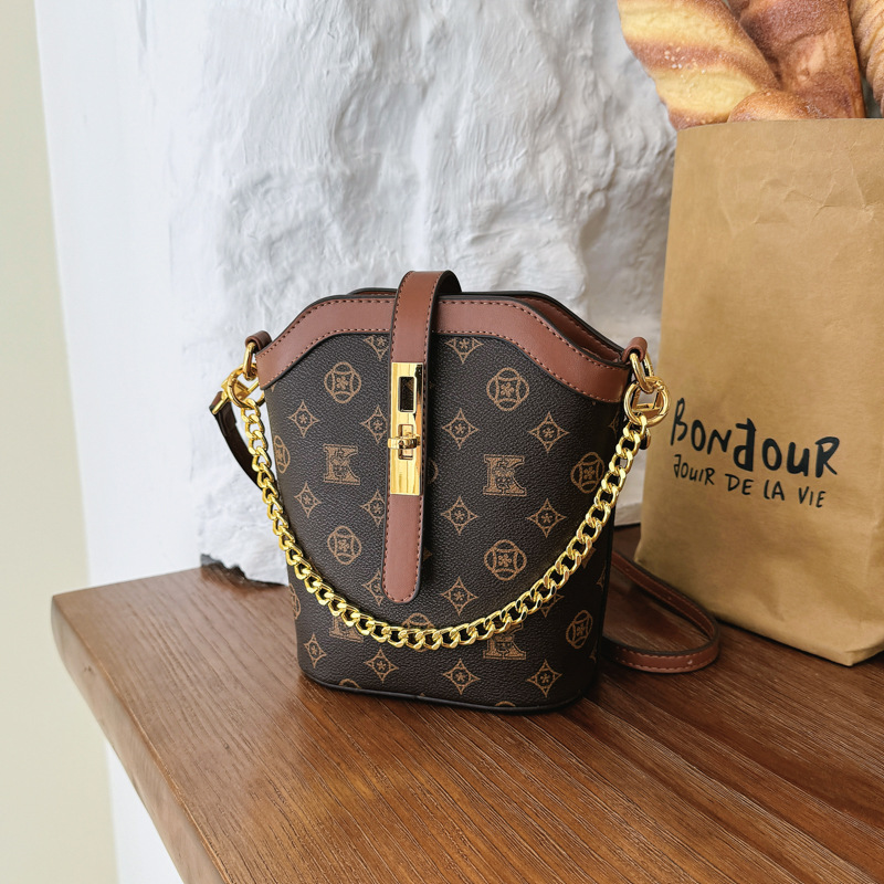 Free shipping 2026 new style high end light luxury women's bag versatile fashionable elegant print design shoulder bag crossbody bag