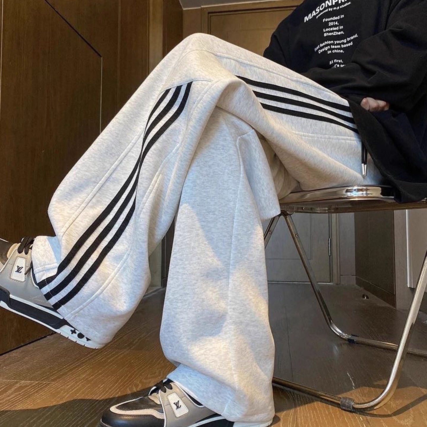 Luxury Brand Designer's New Comfortable White And Gray Sweatpants For Men, Wide-leg, Thick-fabric, Loose-fitting, Straight-cut, Casual And Sporty - view 3