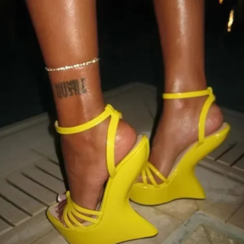 2026 Summer Strange Style Platform Sandals Cross Strap High Heels Slingback Street Shoes Ladies Ankle Buckle Party 260611 - view 5
