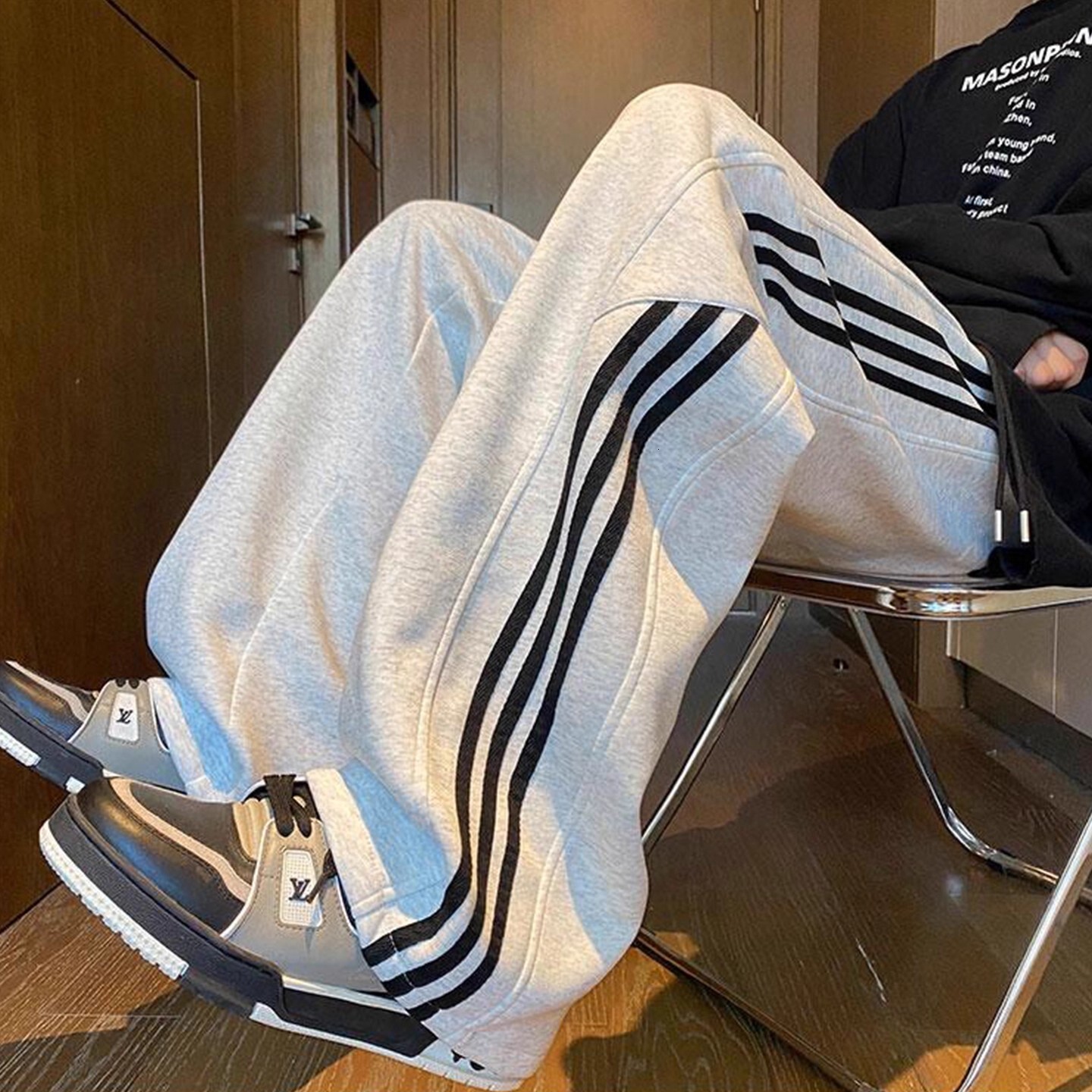 Luxury Brand Designer's New Comfortable White And Gray Sweatpants For Men, Wide-leg, Thick-fabric, Loose-fitting, Straight-cut, Casual And Sporty - view 5