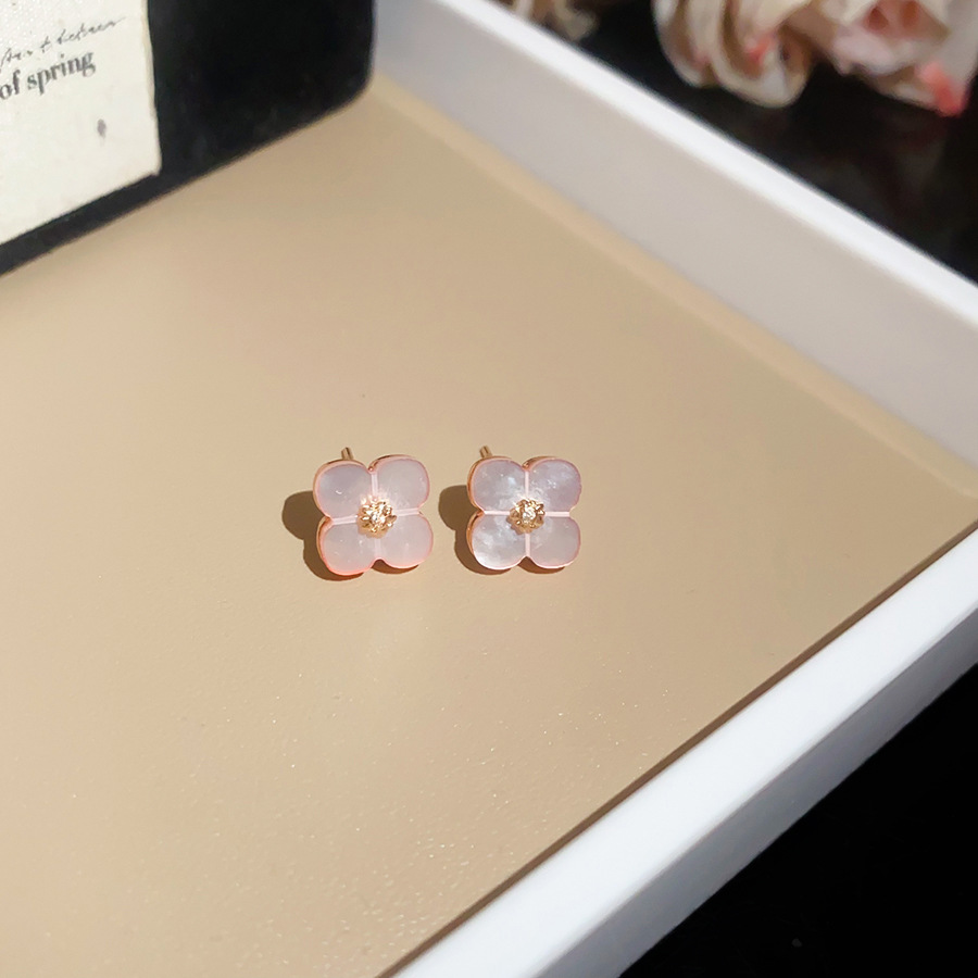 French-style four-leaf clover cherry blossom pink mother-of-pearl bracelet, necklace, and earring set, niche high-end clavicle chain fashion accessory - view 5