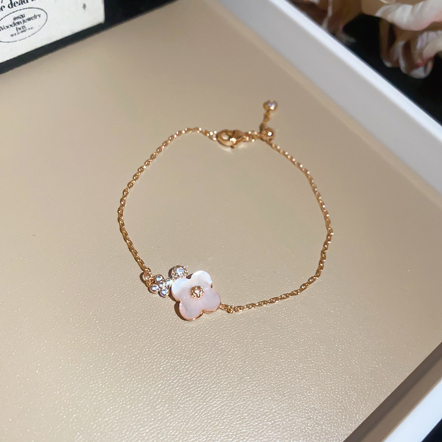 French-style four-leaf clover cherry blossom pink mother-of-pearl bracelet, necklace, and earring set, niche high-end clavicle chain fashion accessory - view 4