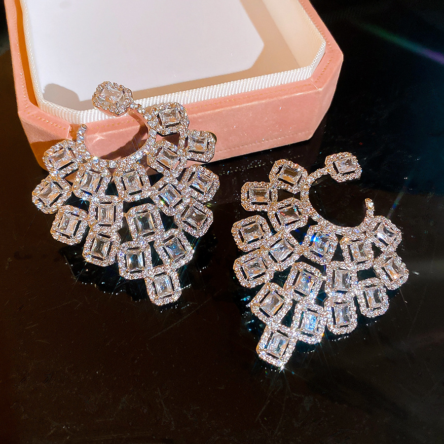 2026 New Heart-Shaped Hollow Tassel Zircon Stud Niche High-End Earrings, Light Luxury, Exquisitely Crafted Luxurious Women's Ear Accessories - view 8