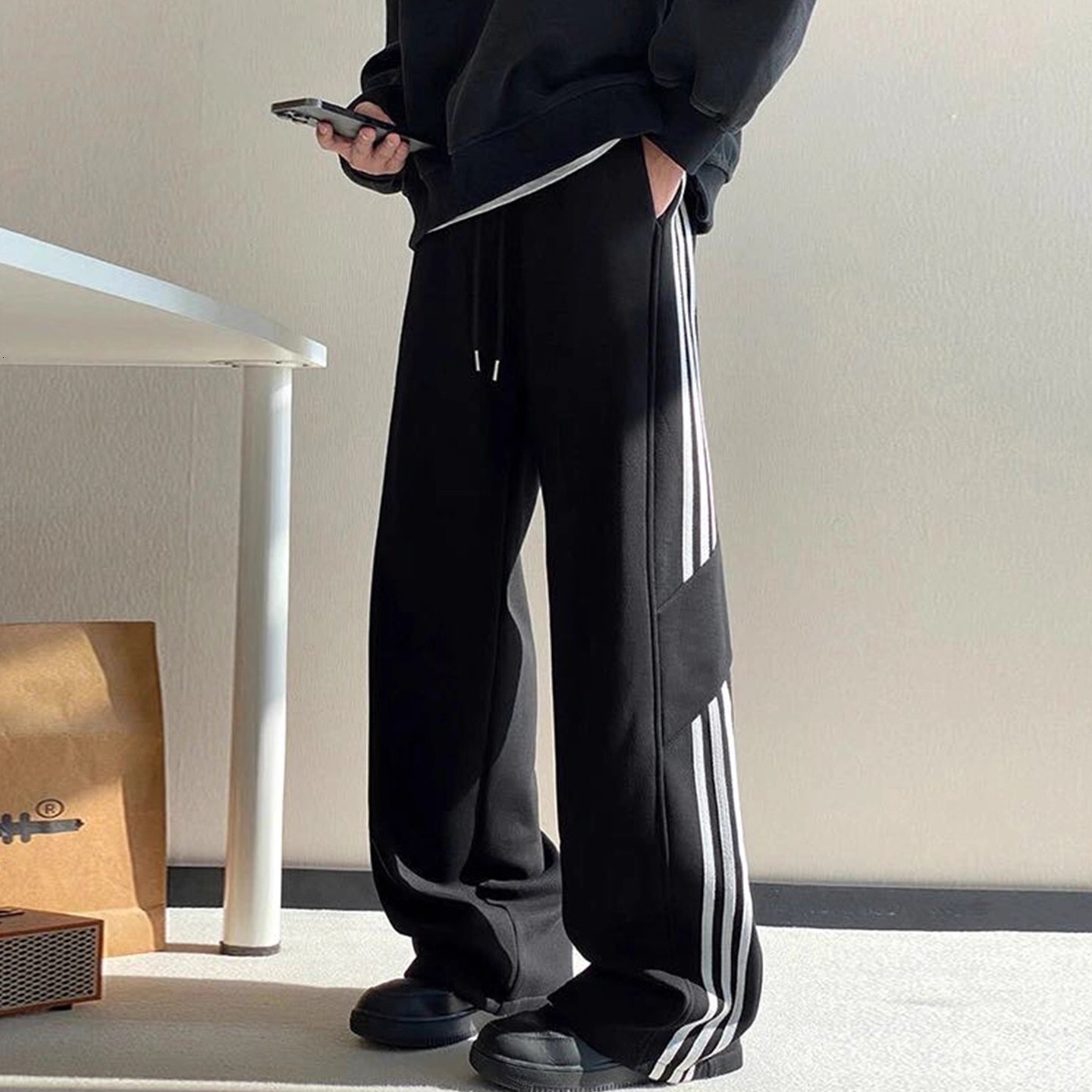 Luxury Brand Designer's New Comfortable White And Gray Sweatpants For Men, Wide-leg, Thick-fabric, Loose-fitting, Straight-cut, Casual And Sporty - view 4