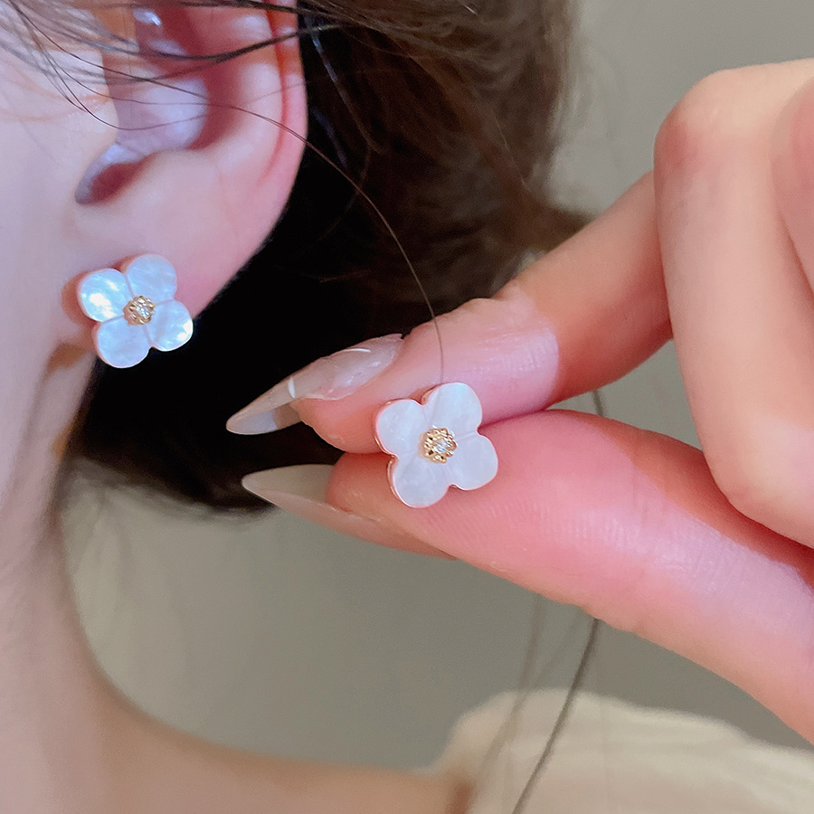 French-style four-leaf clover cherry blossom pink mother-of-pearl earring , niche high-end clavicle chain fashion accessory for women - view 3
