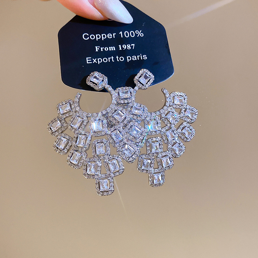 2026 New Heart-Shaped Hollow Tassel Zircon Stud Niche High-End Earrings, Light Luxury, Exquisitely Crafted Luxurious Women's Ear Accessories - view 4