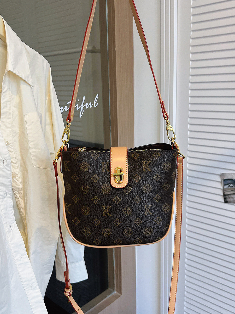 New Fashion Bag Letter Old Flower Lock Hand Carry Shoulder Diagonal Cross Bag Underarm Bag All Match Female 2026