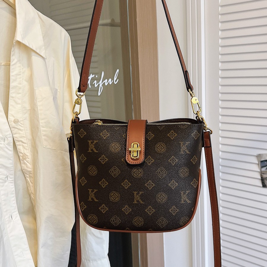 New Fashion Bag Letter Old Flower Lock Hand Carry Shoulder Diagonal Cross Bag Underarm Bag All Match Female 2026
