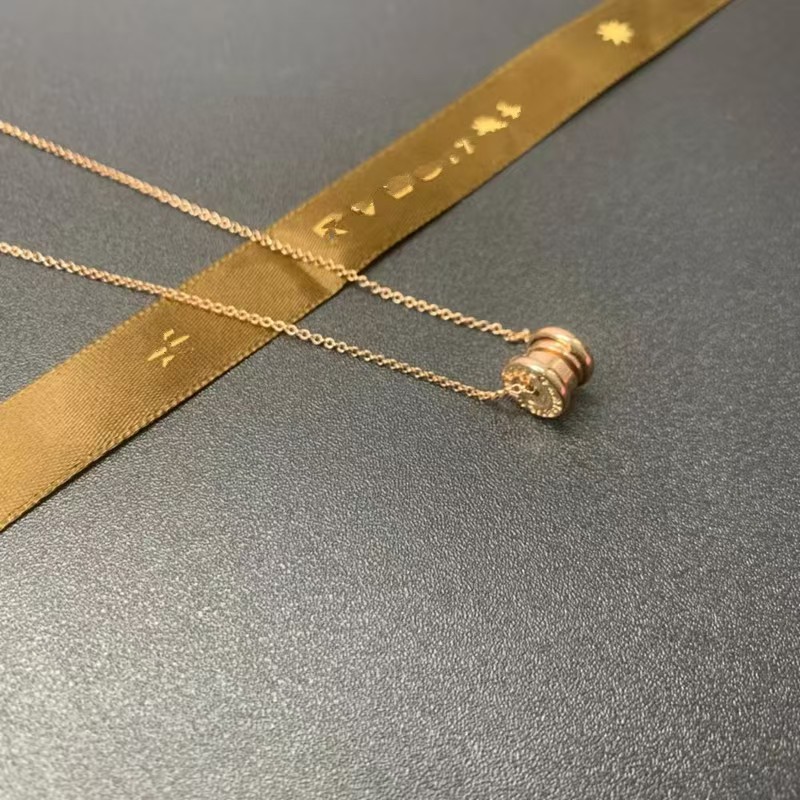 Senior designer Xiaohongren spring small waist ceramic necklace for women plated with 18K light luxury high-end feel, paired with a complimentary box