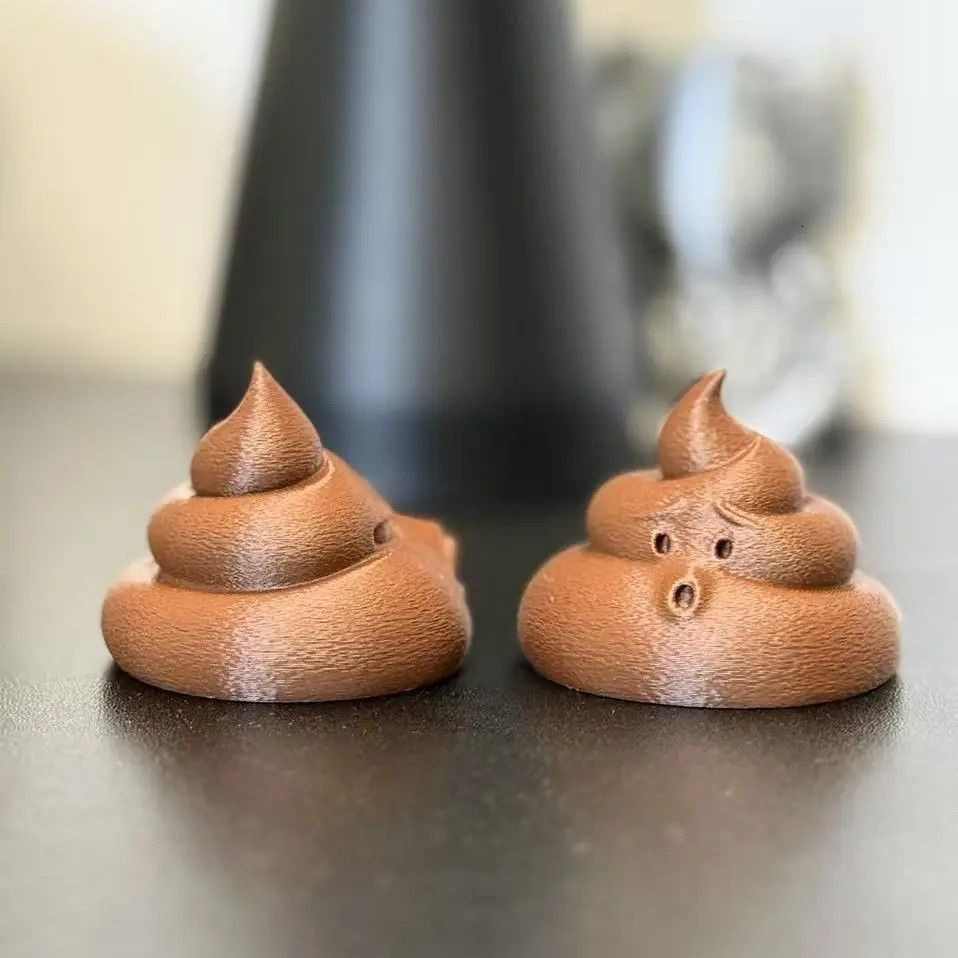 3D printing funny and interesting ornaments, giving gifts to classmates, trendy and playful ornaments, funny expressions, poop ornaments