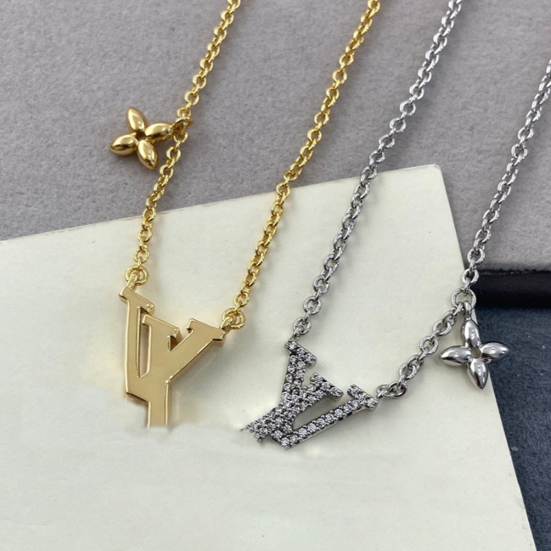 Designer Diamond-studded Necklace and Stud Earrings Luxurious Necklace and Earpiece Jewelry Women's Jewelry Set