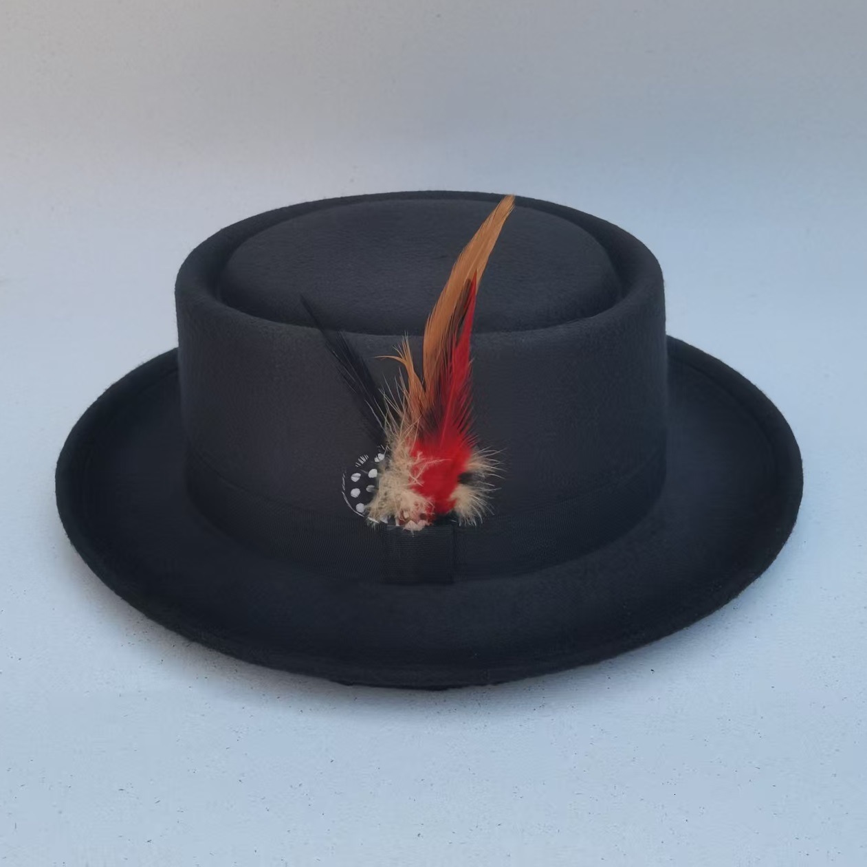Mens Hat 100% Wool Fedora Hat Neutral Top Display Mens Bowling Hat Black Red Magic Hat Presidential Hat Feather Accessories 241018 ww