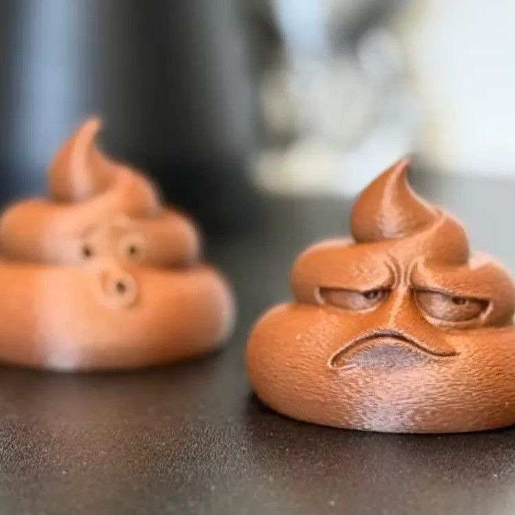 3D printing funny and interesting ornaments, giving gifts to classmates, trendy and playful ornaments, funny expressions, poop ornaments