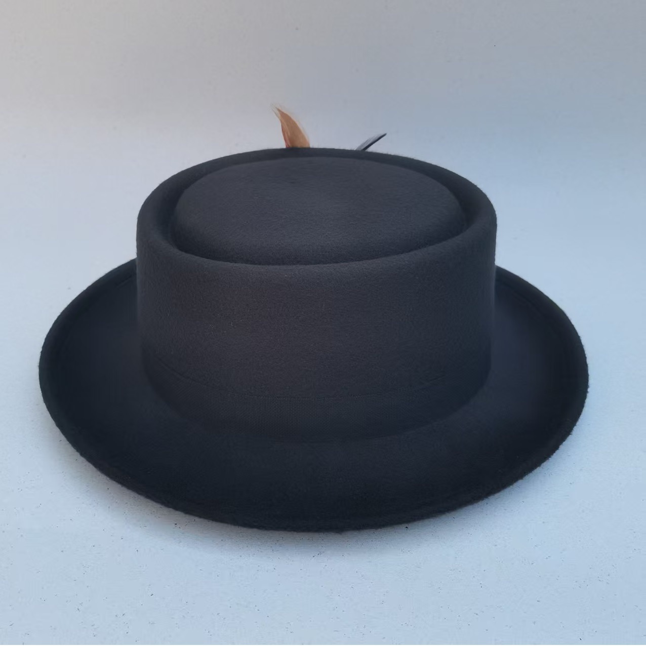 Mens Hat 100% Wool Fedora Hat Neutral Top Display Mens Bowling Hat Black Red Magic Hat Presidential Hat Feather Accessories 241018 ww