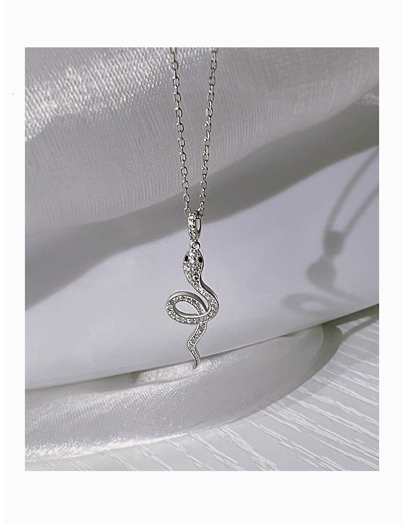 High End Luxury And Elegant Women Designer Necklace Pendant Made Of Titanium Steel That Does Not Fade Korean Style Simple Diamond Studded Snake Patter