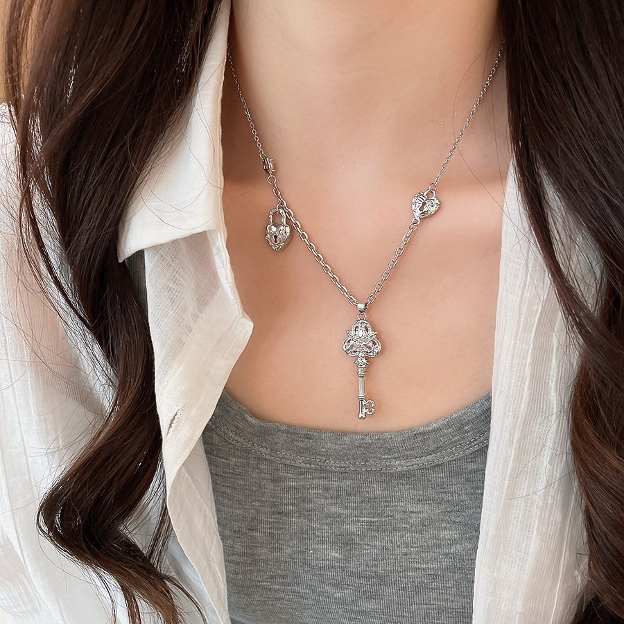 Zircon key cross necklace, light luxury niche high-end clavicle chain, personalized fashion jewelry for women - view 4