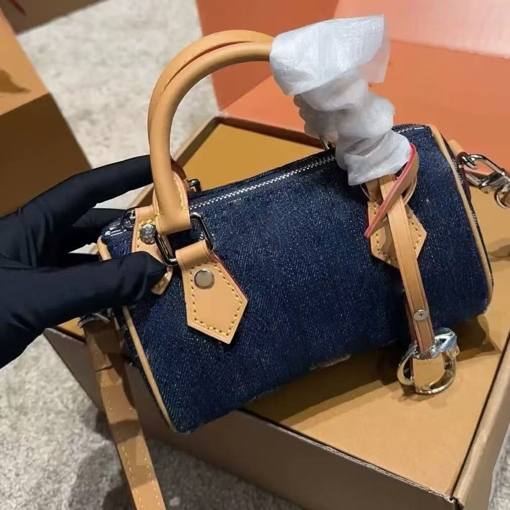 2026 New Designer Bag Fashion Luxury Handheld Women's Bag Pillow Bag Single Shoulder Crossbody Bag