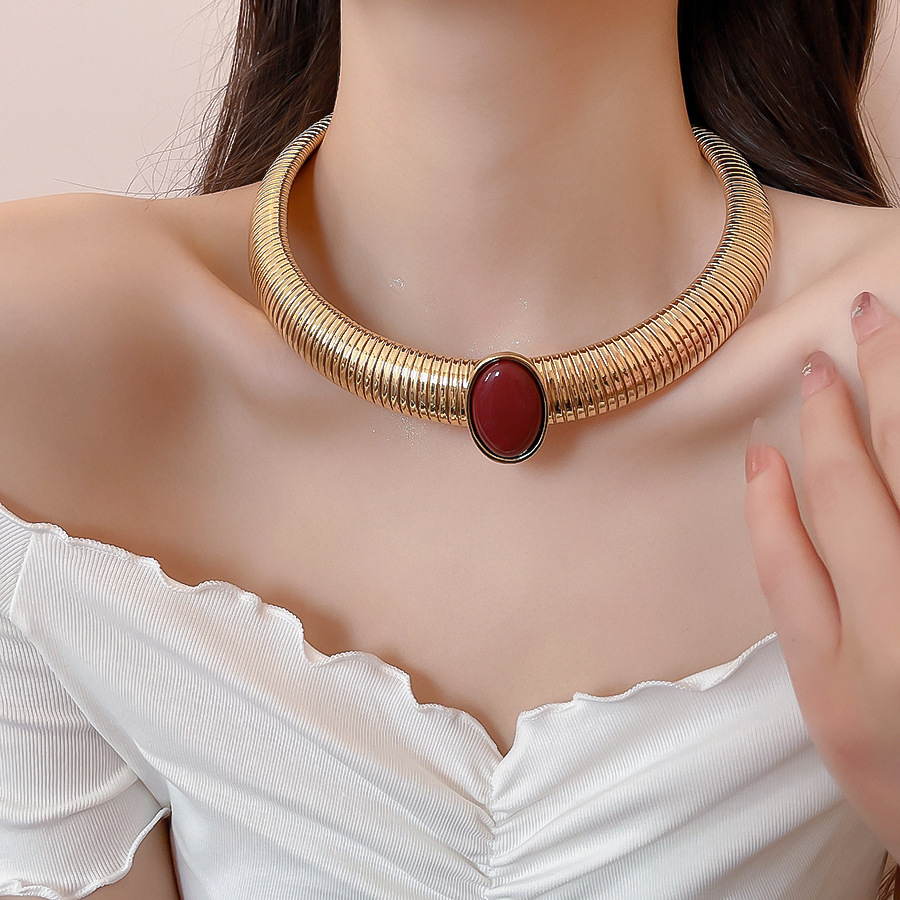 European American cross-border vintage court-style spiral snake bone chain necklace with oval resin pendant, light luxury and high-end feel - view 3