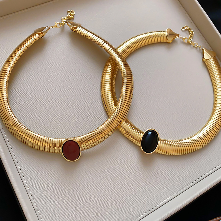 European American cross-border vintage court-style spiral snake bone chain necklace with oval resin pendant, light luxury and high-end feel - view 5
