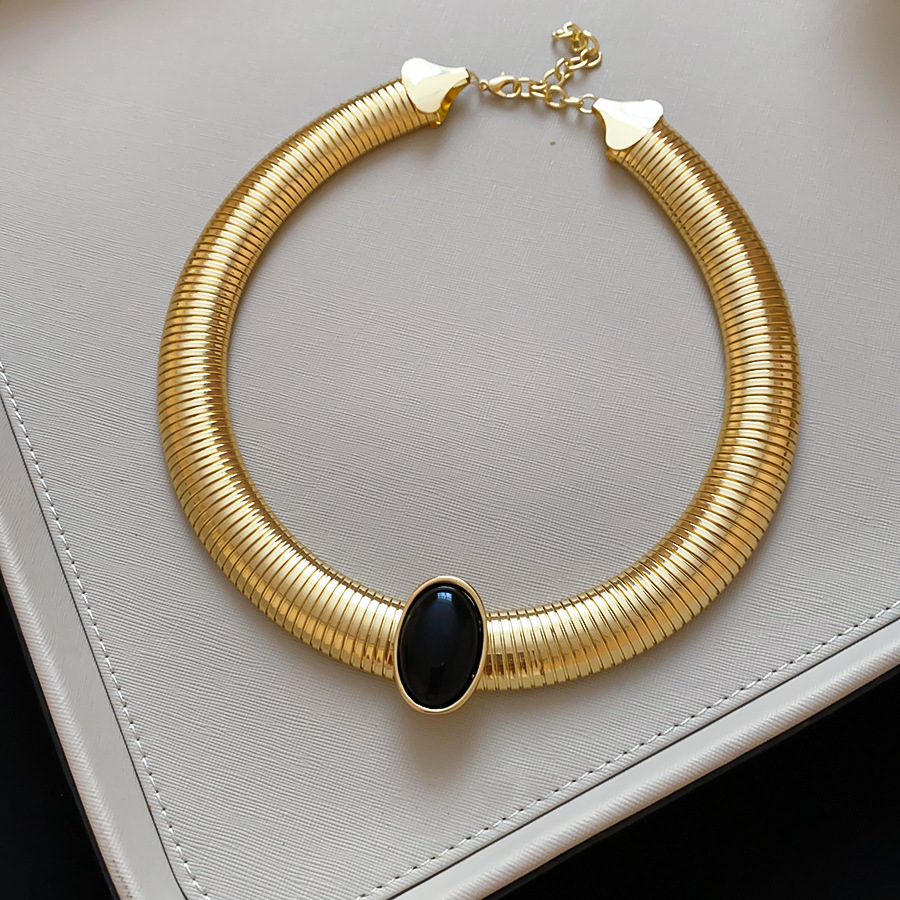 European American cross-border vintage court-style spiral snake bone chain necklace with oval resin pendant, light luxury and high-end feel - view 6