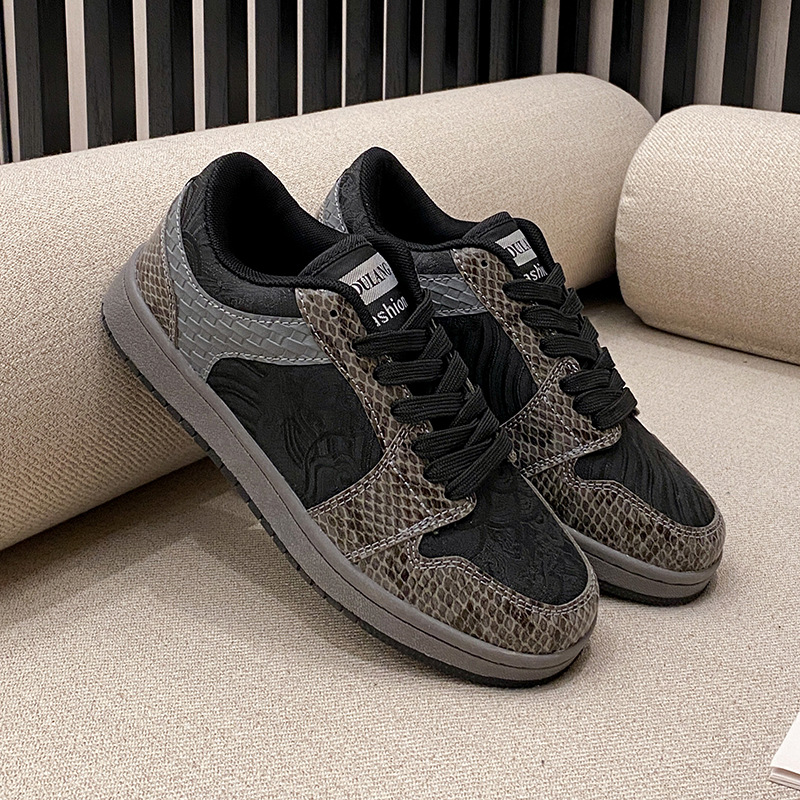 Free Shipping 2026 Designer Shoes Breathable Flat Skate Sneakers 2026 New, Street Style Casual Sport Shoes for Men & Women