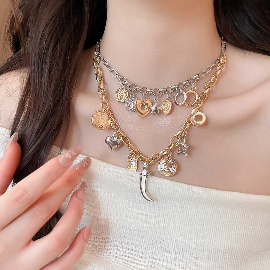 European American cross-border popular metal double-layer pentagram heart pendant necklace, fashionable and creative collarbone chain choker - view 3