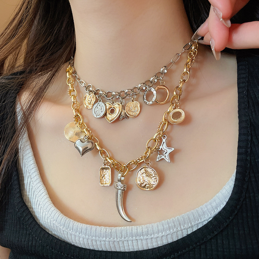 European American cross-border popular metal double-layer pentagram heart pendant necklace, fashionable and creative collarbone chain choker - view 4