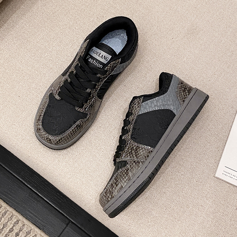 Free Shipping 2026 Designer Shoes Breathable Flat Skate Sneakers 2026 New, Street Style Casual Sport Shoes for Men & Women