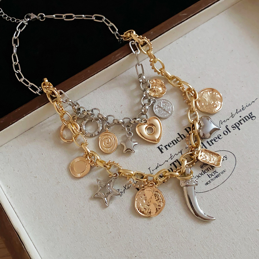 European American cross-border popular metal double-layer pentagram heart pendant necklace, fashionable and creative collarbone chain choker - view 8