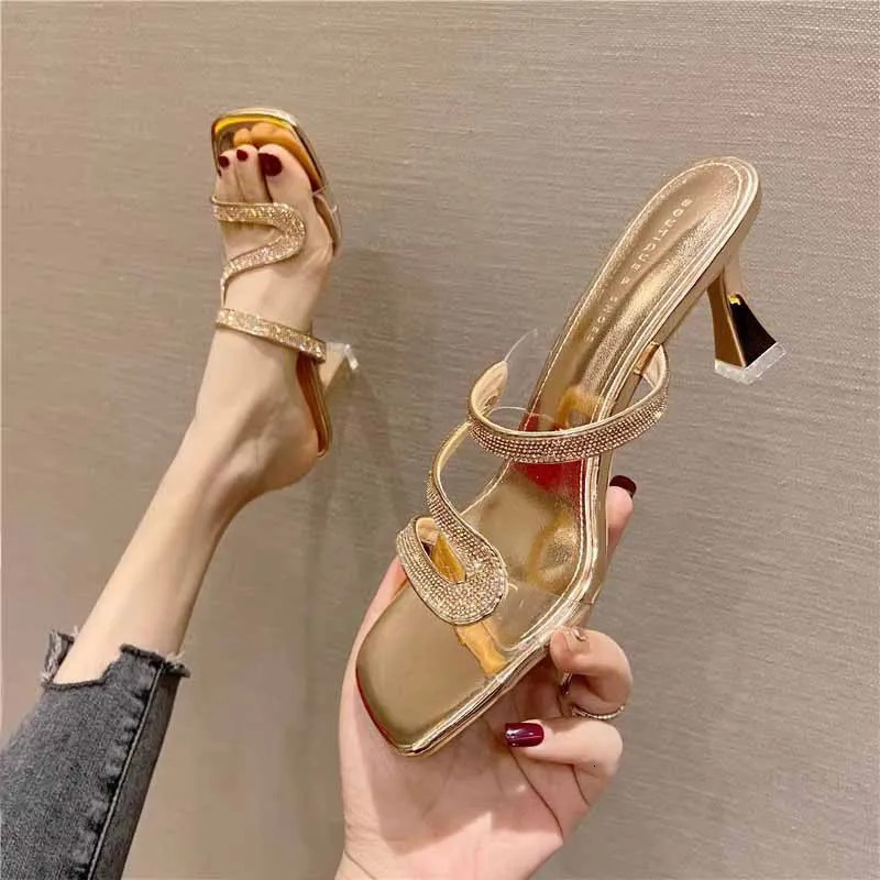 Summer Diamond-shaped Midheel Fashion Flip-flops High Heels Slippers Thin Heels Wear Womens Flip-flops 260626