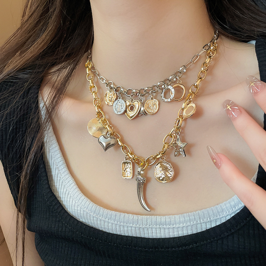 European American cross-border popular metal double-layer pentagram heart pendant necklace, fashionable and creative collarbone chain choker - view 5