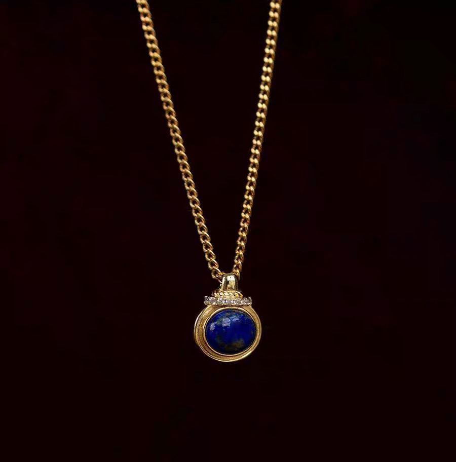 Roman past Natural Lapis Lazuli Pendant Necklace for Women Fashionable Retro Small Size Quality Copper Material Jewelry Jewelry Wholesale