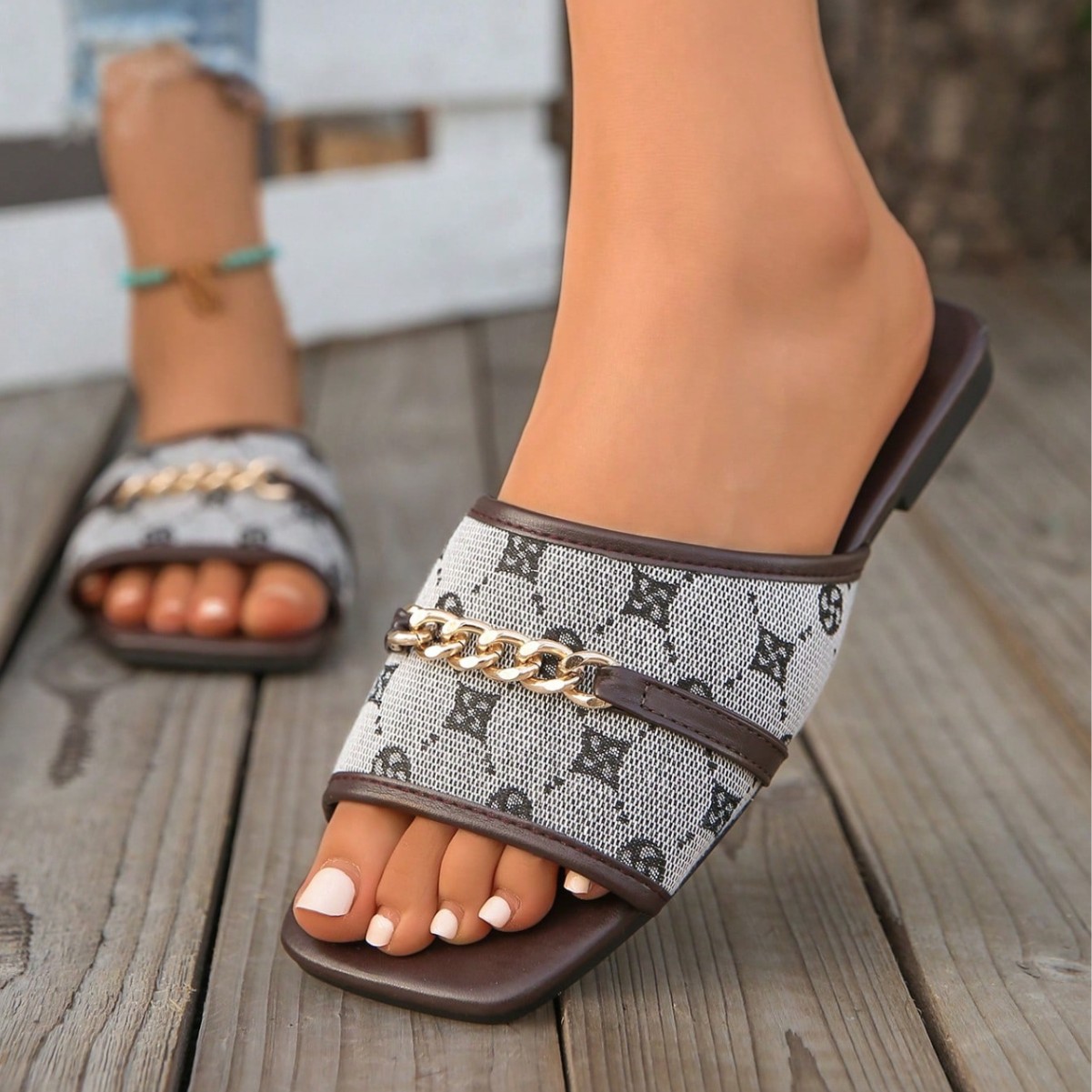 Designer new arrival womens slippers 2026 spring summer hit fashion high end metal buckle flat sandals lightweight and comfortable sizes 36-43 free sh