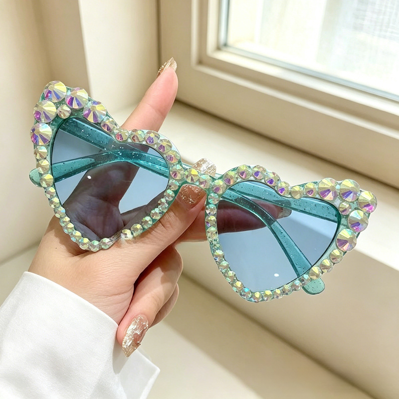 Heart-Shaped Sunglasses with Rhinestones, Women's Frameless Gradient Lenses, Iridescent Detail, UV380 Protection, PC Construction - Casual Bling Eyewe - view 4