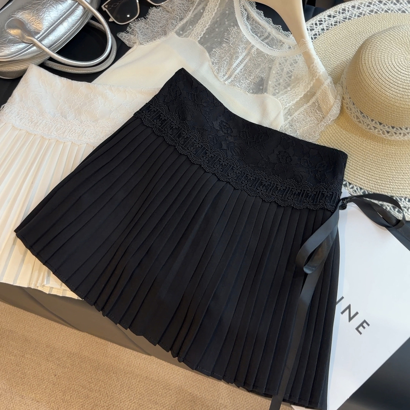 Lace Patchwork Tie-Waist Pleated Skirt for Women Summer High-Waisted Versatile Niche Design Slimming Cake Skirt Short Skirt 240516