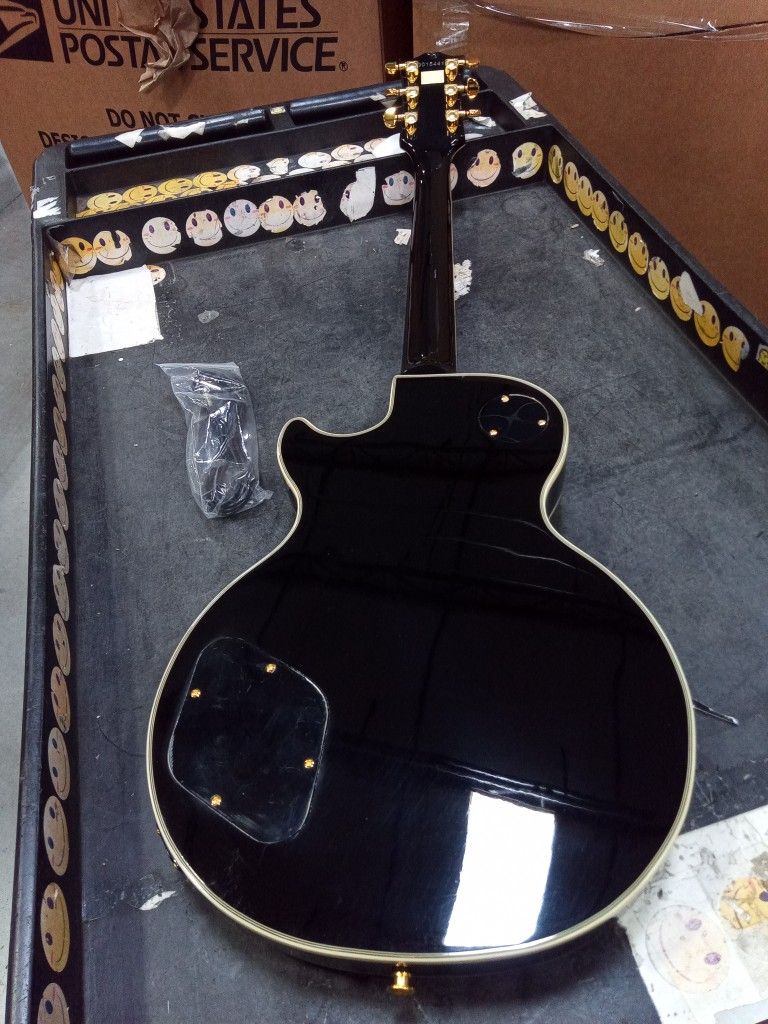 used electric guitar,The bottom of the neck is damaged,HH pickup,Mahogany body