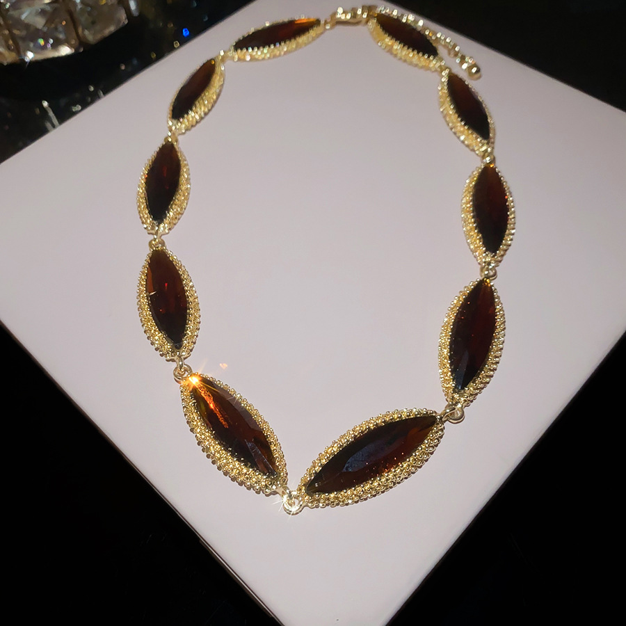 Diamond-studded oval-shaped spliced necklace, light luxury high-end feel, clavicle chain, fashionable and elaborate - view 6