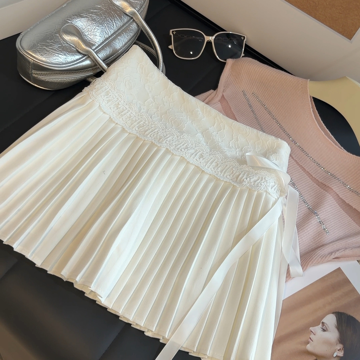 Lace Patchwork Tie-Waist Pleated Skirt for Women Summer High-Waisted Versatile Niche Design Slimming Cake Skirt Short Skirt 240516