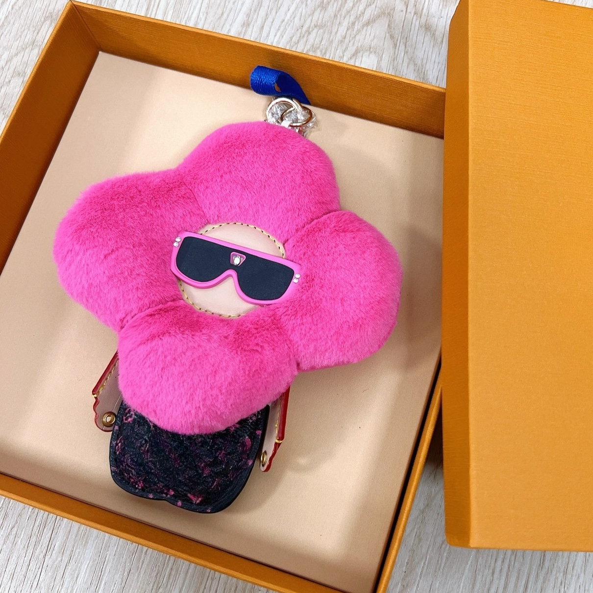 Luxury Keychains Pink Blue Furry Sunflower Clover Designer Brown Keychain Bag Charms Pendant Accessories Sun flower Doll Car KeyRings