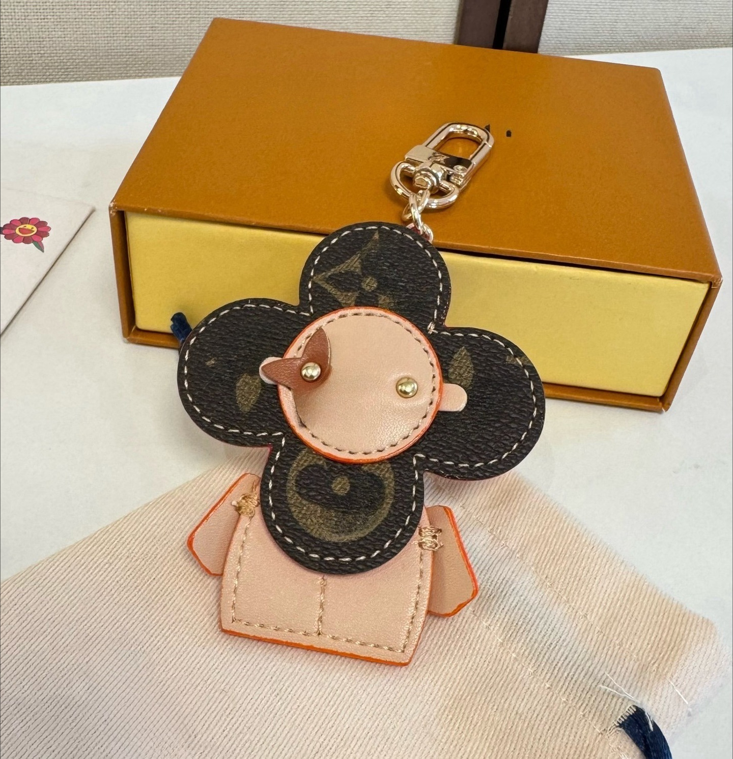 Keychains Lanyards Fashion Luxury Keychains Cartoon Sunflower Flower Letter Key Ring Women Bag Charms