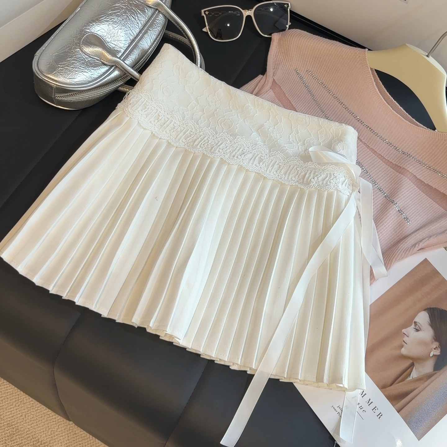 Lace Patchwork Tie-Waist Pleated Skirt for Women Summer High-Waisted Versatile Niche Design Slimming Cake Skirt Short Skirt 240516