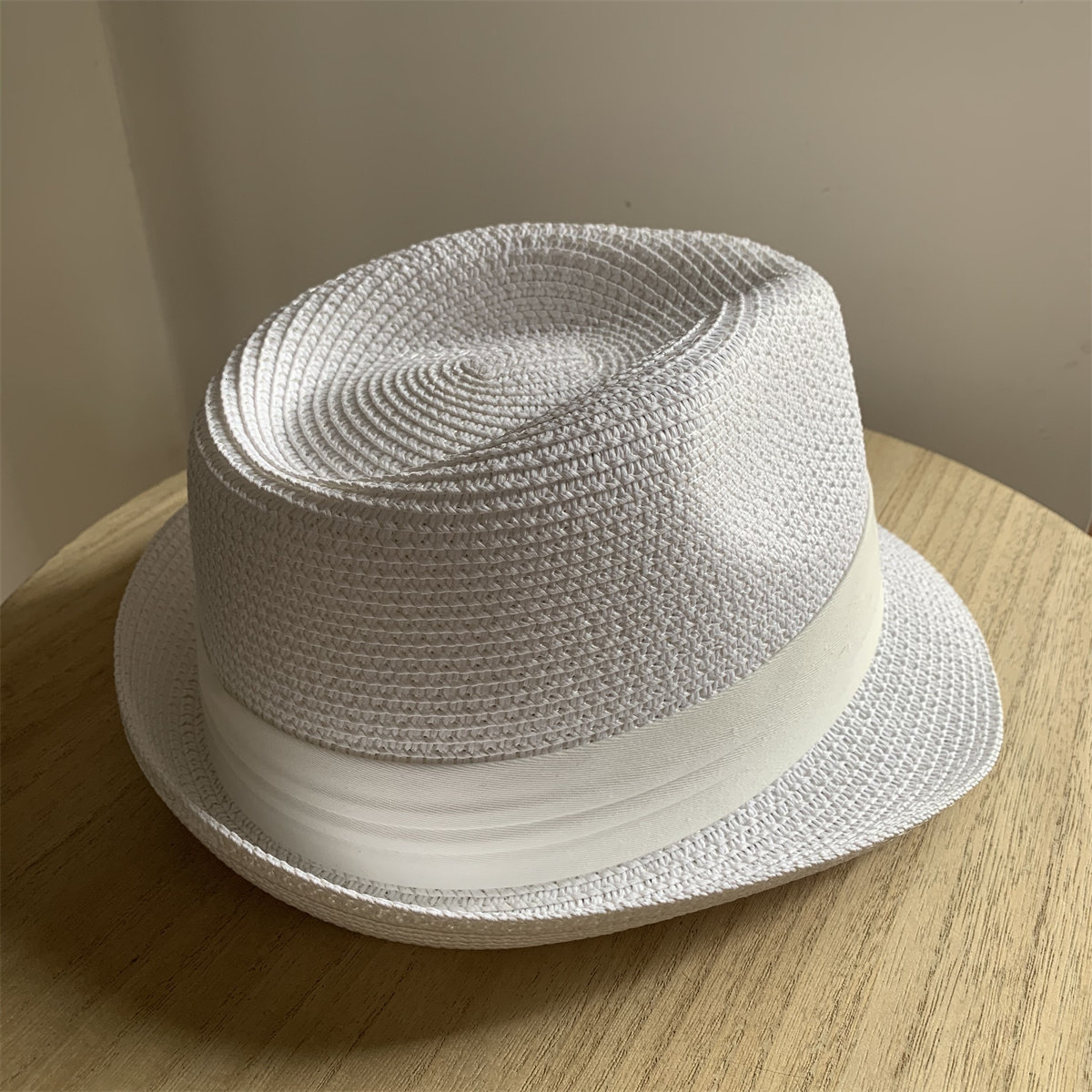 Summer white rolledbrimmed straw hat shortbrimmed breathable sunprotective casual British jazz for young men and women 250905