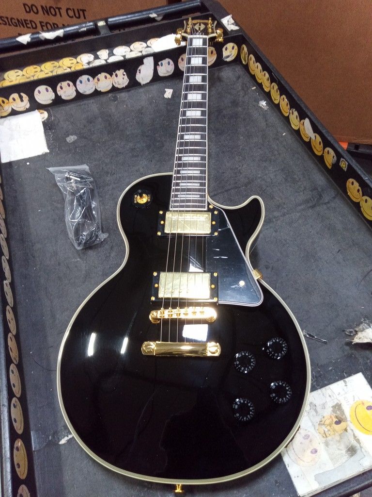 used electric guitar,The bottom of the neck is damaged,HH pickup,Mahogany body