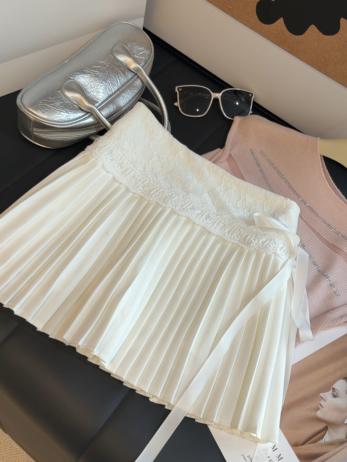 Lace Patchwork Tie-Waist Pleated Skirt for Women Summer High-Waisted Versatile Niche Design Slimming Cake Skirt Short Skirt 240516