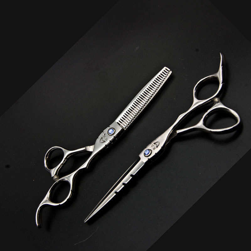 Hair scissors make smooth, seamless, thin and fragmented cuts. They are also suitable for trimming and cutting teeth. L260617
