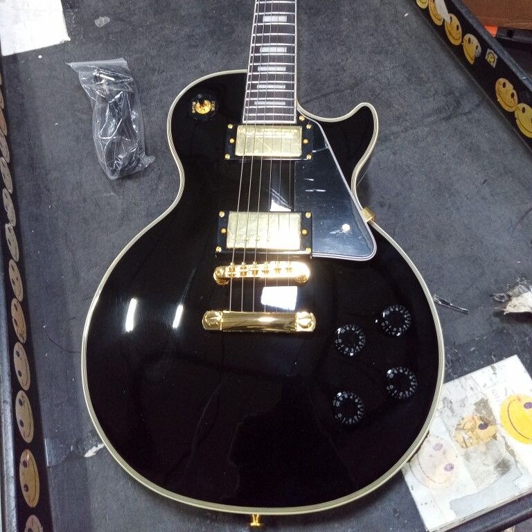 used electric guitar,The bottom of the neck is damaged,HH pickup,Mahogany body