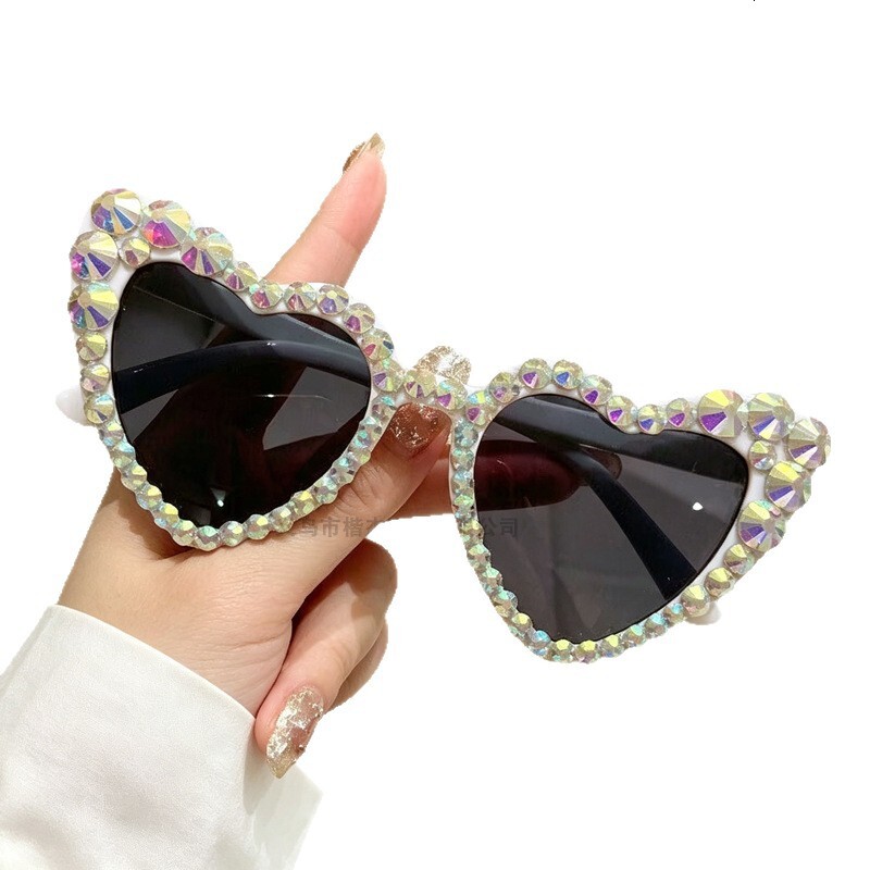 Heart-Shaped Sunglasses with Rhinestones, Women's Frameless Gradient Lenses, Iridescent Detail, UV380 Protection, PC Construction - Casual Bling Eyewe - view 6