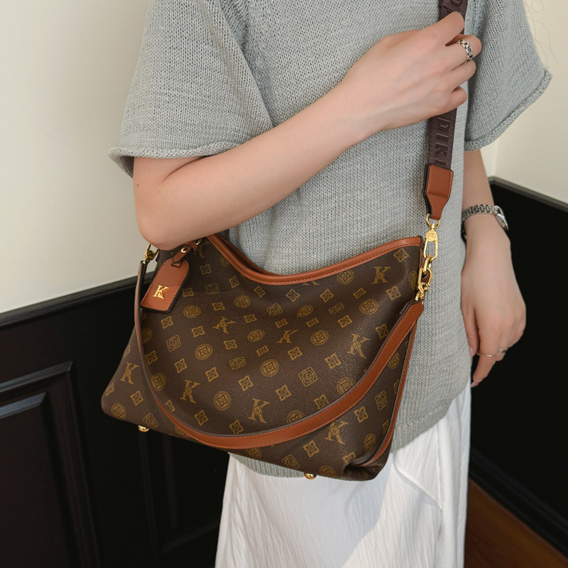 Luxury Designer New Luxury Shoulder Bags Solid Color Small Square Simple Commuting Lightweight Single Shoulder Crossbody Bag Daily Use Free Shipping - view 8