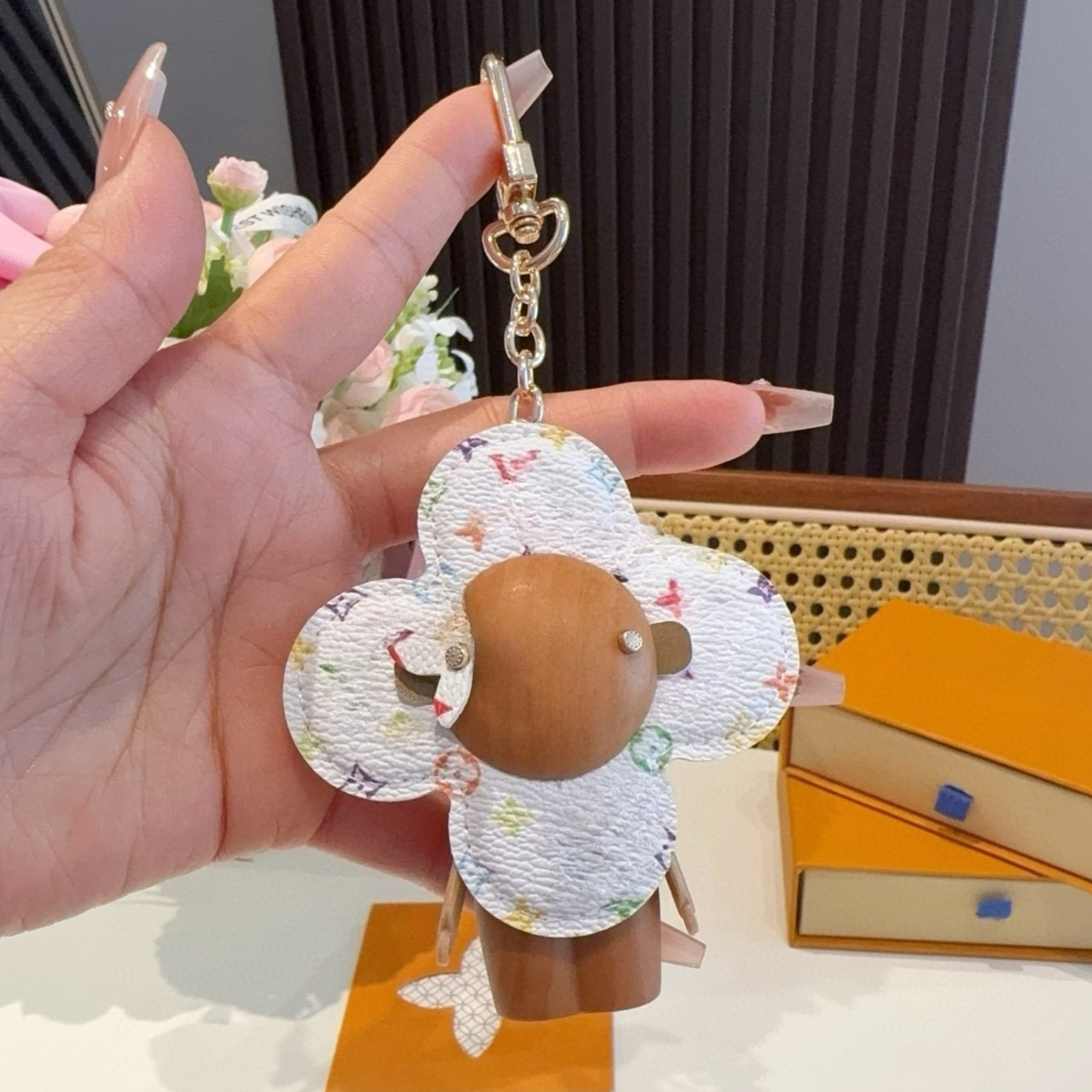 Designer Keychain Sunflower Pendant Car Leather Bag Charm Trendy Womens Fashion Mens Luxury Couples Cute Keychains